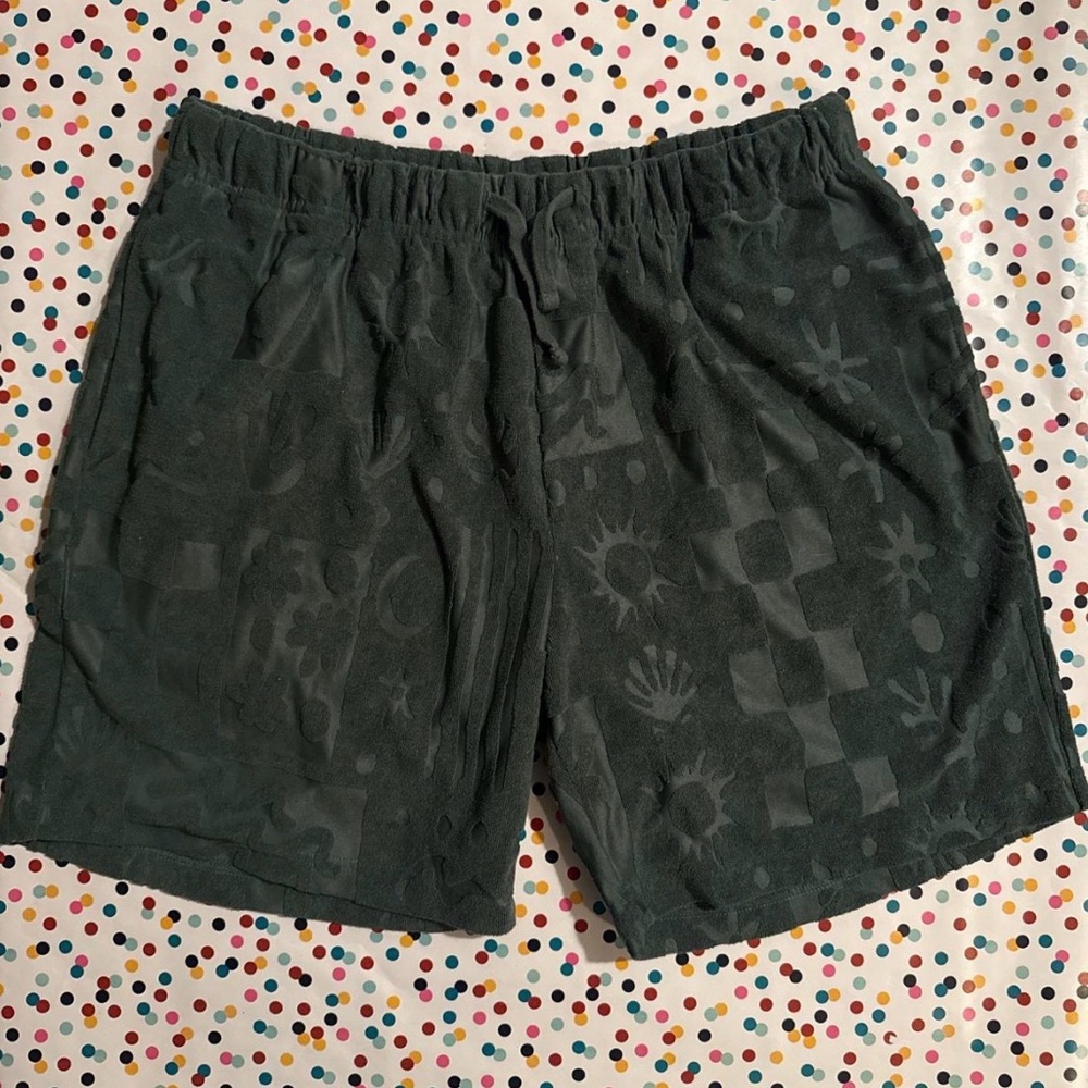 men’s green textured pattern shorts